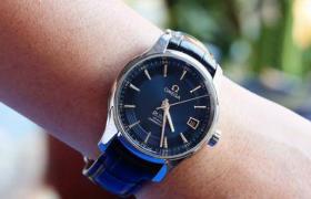 欧米茄手表表盘有划痕应该咋处理